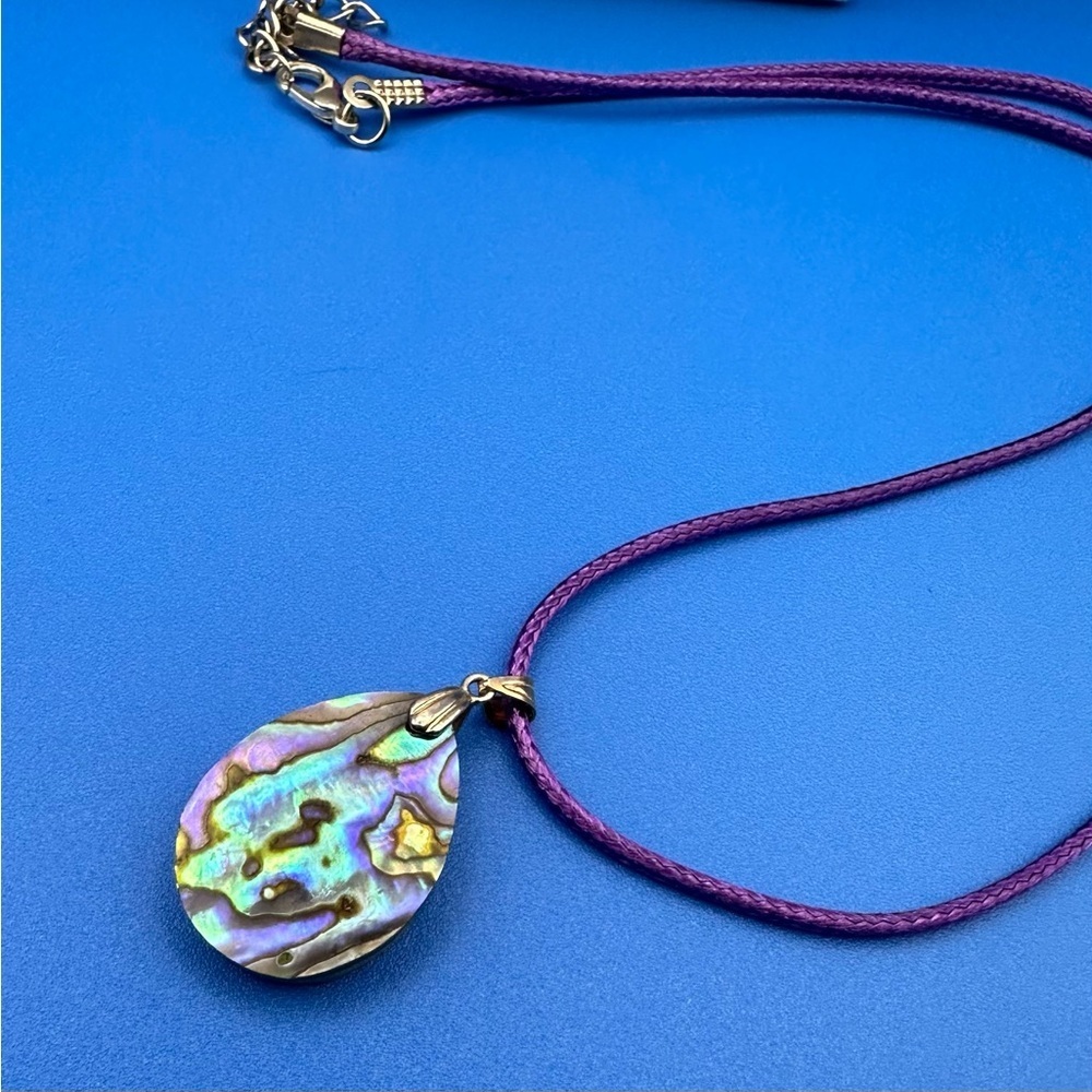 Abelone shell pendant on 16” purple rope with extender - Picture 2 of 5